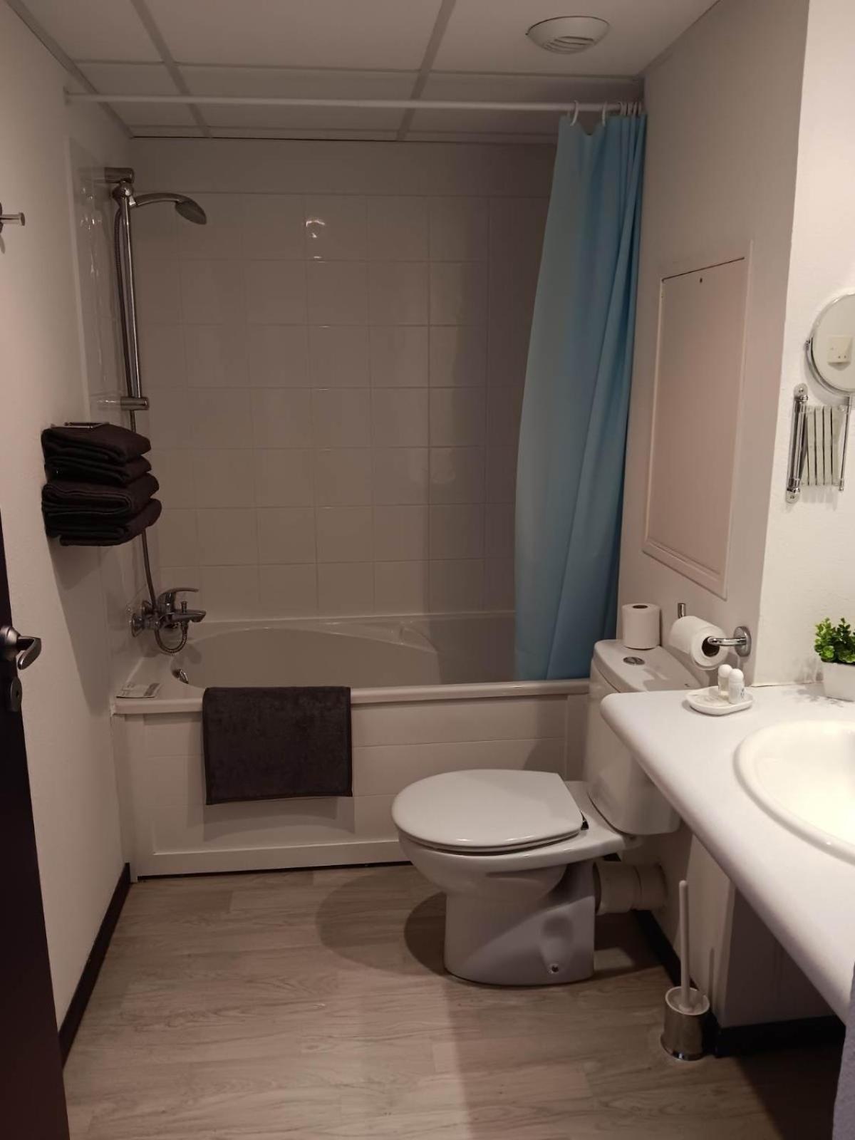 Studio 24M2 Au 4Eme Etage Ascenseur A Cote De La Gare Sncf Лурд Экстерьер фото